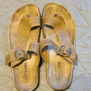 White Mountain sandals